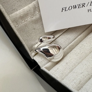 Bague ouverte goutte d'eau en argent sterling S925 sur boîte à bijoux élégante