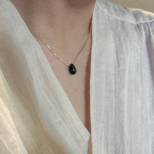 Minimalist S925 sterling silver necklace with a deep green teardrop gemstone pendant