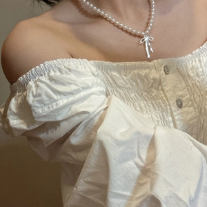 S925 sterling silver bow pearl necklace worn by a model for a trendy minimal look