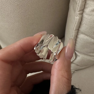 Bague Ouverte Plissée en Argent Sterling 925 pour Femmes Anneau Large Ondulé Ajustable Bijoux de Mode Cadeau de Doigt