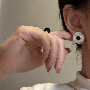 S925 sterling silver geometric circle earrings with black agate in a minimalist style