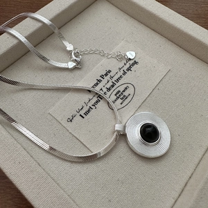 S925 sterling silver snake chain necklace with black onyx circle pendant in jewelry box