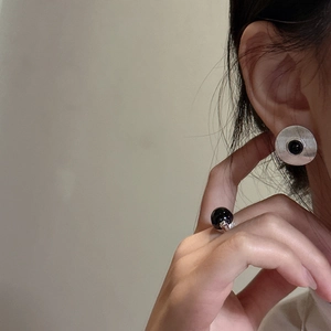 S925 silver jewelry set featuring black agate stud earrings and ring with spiral texture