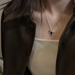 S925 silver heart necklace with black onyx pendant on a model in vintage style