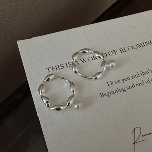 Elegant S925 silver irregular twisted hoop earrings with white pearl drop charms