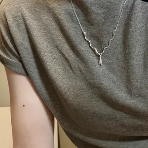 Collier en argent sterling S925 minimaliste avec texture ondulée et pendentif goutte d'eau