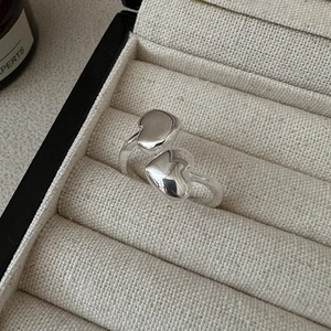 Polished S925 sterling silver open ring featuring a minimalist double heart design