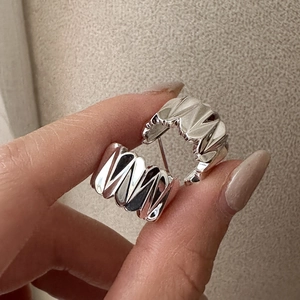 Boucles d'Oreilles Créoles en Argent Sterling 925 Géométriques en C Plissées Minimalistes Style INS Bijoux en Argent Femme