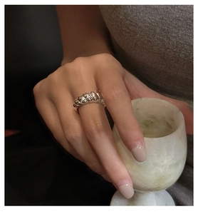 Close-up of S925 sterling silver croissant ring featuring a classic spiral texture