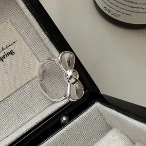Minimalist S925 sterling silver bow open ring with a polished finish and adjustable band