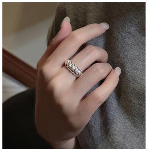 Detail of S925 sterling silver croissant ring showing twisted texture on model finger