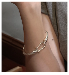 Detailed view of S925 silver U-shaped horseshoe buckle on twisted cable wire bracelet