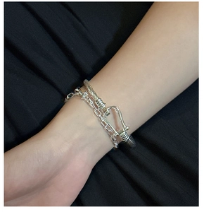 Detailed shot of S925 silver U-shaped horseshoe buckle bracelet with twisted spiral texture