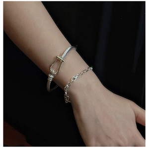 Close-up of S925 silver horseshoe U-shaped cuff bracelet and minimalist link chain