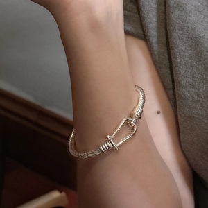 S925 sterling silver horseshoe cable bracelet with minimalist U-shaped shackle design