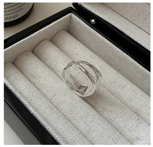 Close-up of S925 sterling silver stamp on the inner band of the double-layer open ring