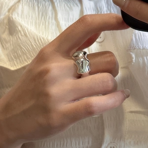 Minimalist S925 sterling silver liquid metal ring with organic lava design on hand