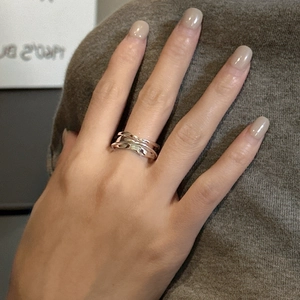 Minimalist S925 sterling silver multi-layered crisscross ring with a polished finish