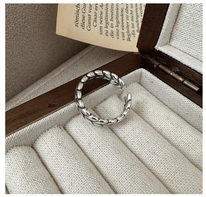 Detailed view of vintage S925 sterling silver wheat ear ring in a wooden jewelry box