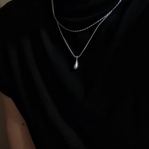 S925 sterling silver double-layer necklace featuring a minimalist teardrop pendant