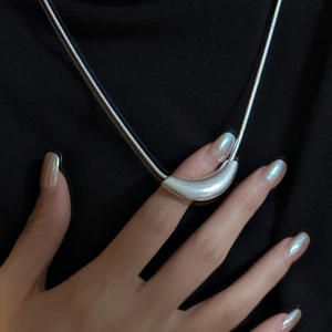 Minimalist S925 silver snake chain necklace with curved matte pendant for women