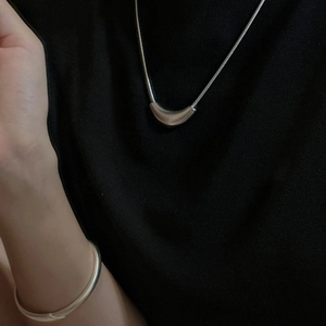 Minimalist S925 sterling silver curved pendant necklace and bangle set on model