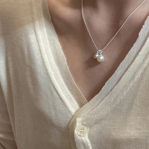 Minimalist S925 sterling silver pearl necklace with polished silver bead on an AB chain