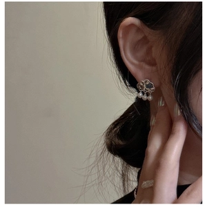 Detail of S925 silver cloud earring with pearls on model featuring hammered texture