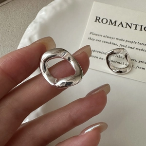 Boucles d'Oreilles Créoles S925 en Argent Sterling Géométriques Irrégulières pour Femmes Style Métal Liquide Bijoux