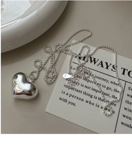 Detailed view of S925 sterling silver heart pendant necklace with polished bead chain