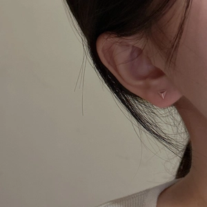 Minimalistischer S925 Sterling Silber Dreieck Ohrstecker in Roségold für den Alltag
