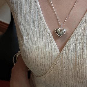 Minimalist S925 sterling silver heart pendant necklace with elegant ball chain on model
