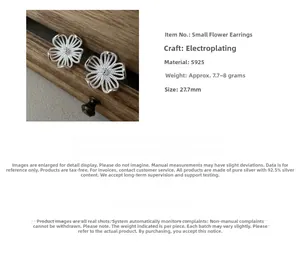 Detail von S925 Sterlingsilber Hohlblumen-Ohrringen mit 27,7mm Größe und 8g Gewicht