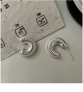Close-up of S925 sterling silver hoop earrings with vintage spiral texture