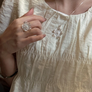 Élégant ensemble de bijoux en argent sterling S925 avec collier pendentif fleur évidée
