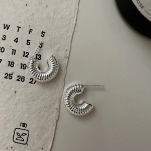 Elegant S925 sterling silver hoop earrings with spiral texture on minimalist background