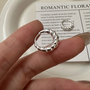 Minimalist S925 sterling silver hoop earrings with vintage twisted rope texture design