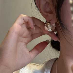 Minimalist chunky S925 sterling silver hoop earrings with high polished mirror finish