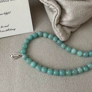 Minimalist S925 sterling silver necklace with green beads and teardrop pendant