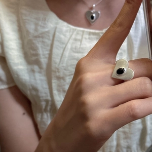 Minimalist S925 sterling silver matte heart ring and necklace set with black gemstone