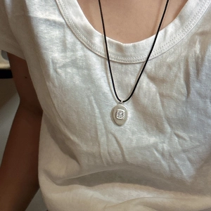 Collier minimaliste en argent S925 avec pendentif ovale et zircon carré chic