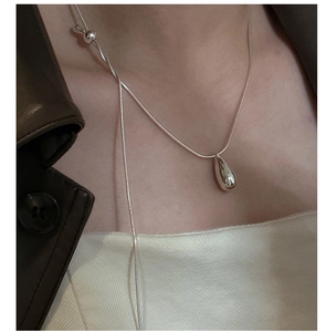Close-up of S925 sterling silver water drop pendant necklace with adjustable slide buckle