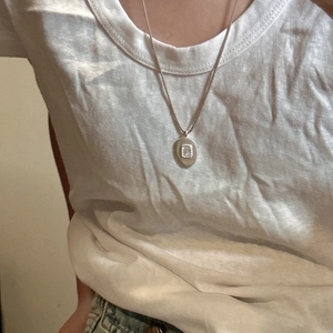 Collier minimaliste en argent S925 avec pendentif ovale et zircon en finition mate
