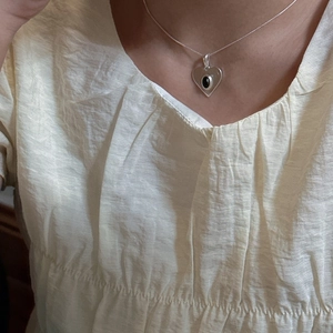Collier cœur en argent sterling S925 avec pierre noire et chaîne à maille fine