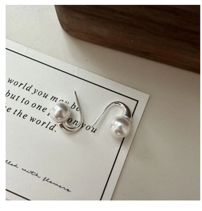 Detailed close-up of S925 silver U-shape hook earrings with elegant white pearls