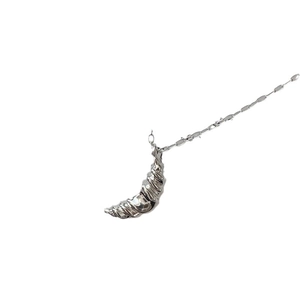 S925 sterling silver croissant pendant necklace with minimalist spiral textured design