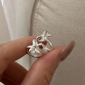 925 Sterling Silver Bowknot Hoop Earrings For Women Korean Minimalist Retro Style S925 Silver Ribbon Bow Huggie Earrings Jewelry