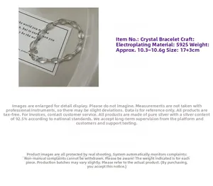 Vue détaillée d'un bracelet en argent S925 avec perles de cristal et breloque en cœur