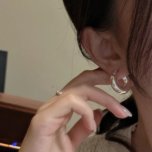 Créoles évidées en argent sterling S925 minimalistes et une bague en diamant étincelante