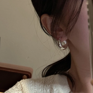 Créoles minimalistes en argent sterling S925 avec une finition polie miroir épaisse